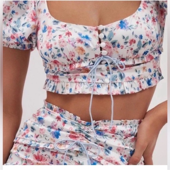 For Love & Lemon Top Size Small NWOT Beautiful Sexy Floral Crop Top Ruffle - Picture 11 of 13